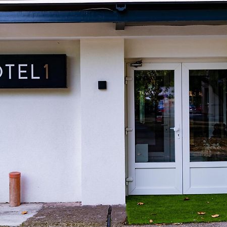 Motel1- A Megfizetheto Luxus! Dunaujvaros Bagian luar foto