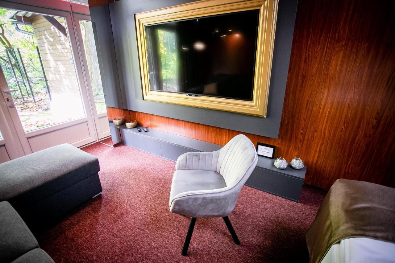 Motel1- A Megfizetheto Luxus! Dunaujvaros Bagian luar foto