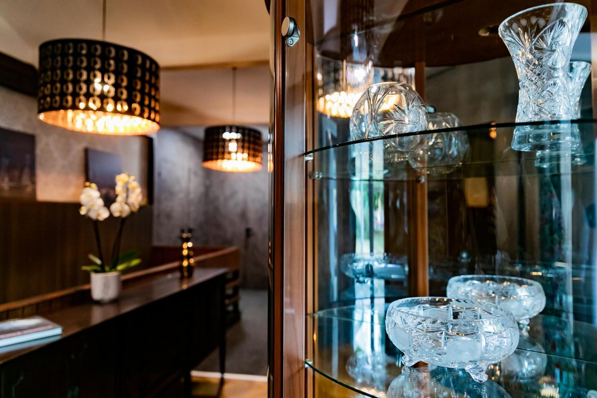 Motel1- A Megfizetheto Luxus! Dunaujvaros Bagian luar foto