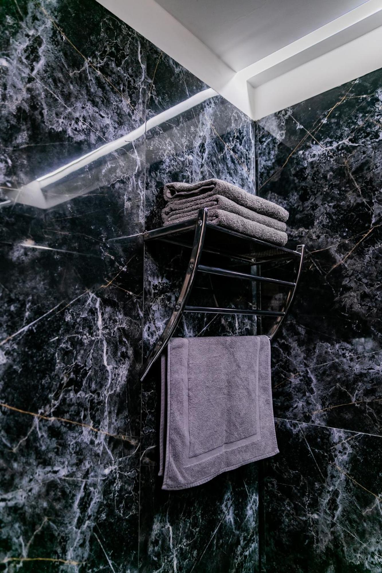 Motel1- A Megfizetheto Luxus! Dunaujvaros Bagian luar foto