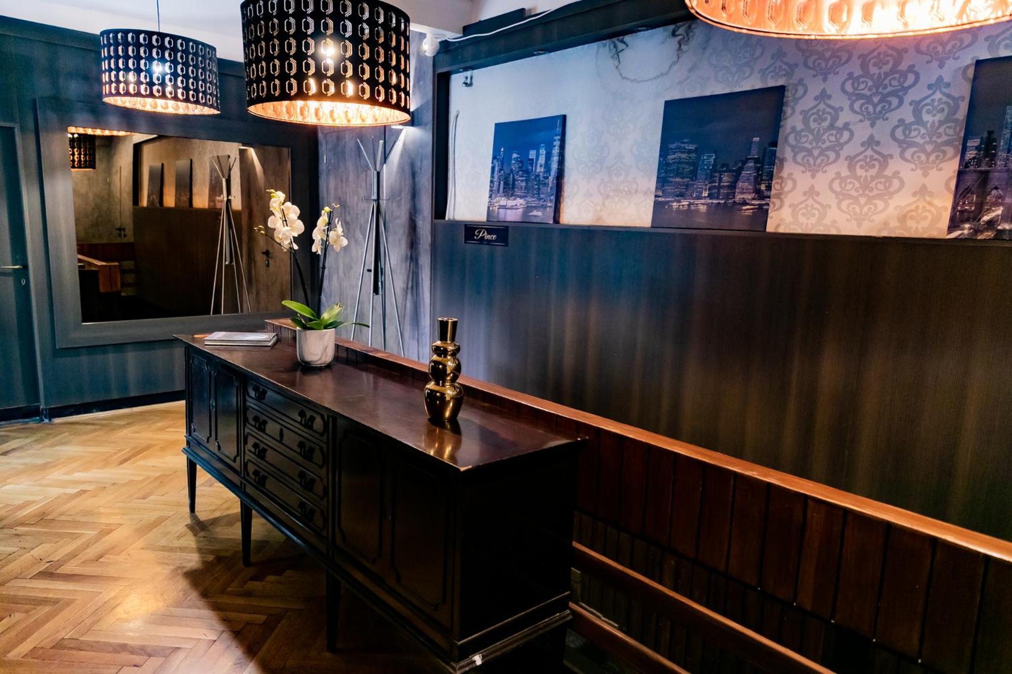 Motel1- A Megfizetheto Luxus! Dunaujvaros Bagian luar foto