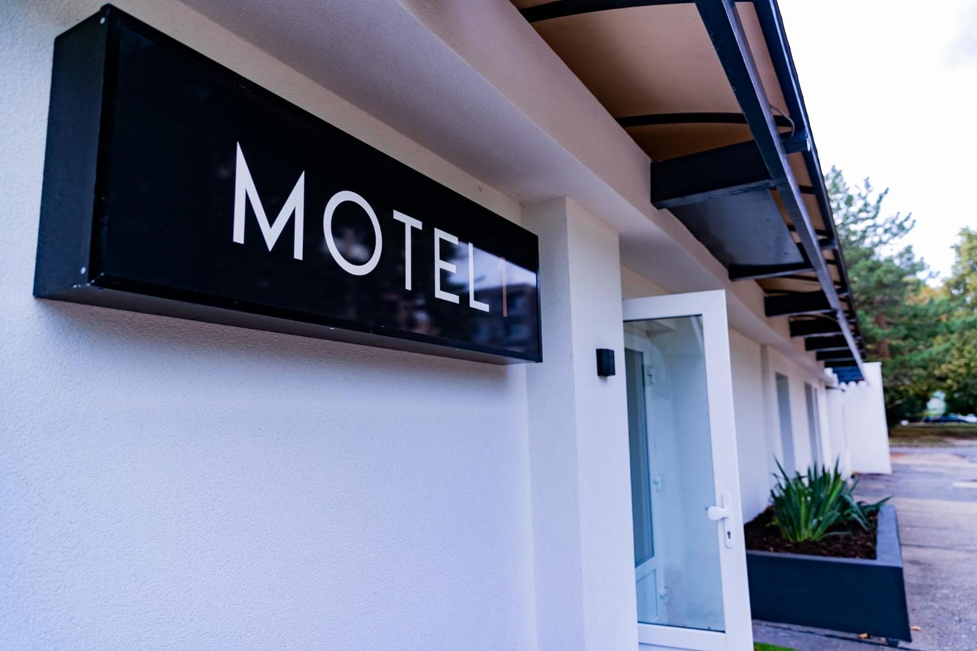 Motel1- A Megfizetheto Luxus! Dunaujvaros Bagian luar foto