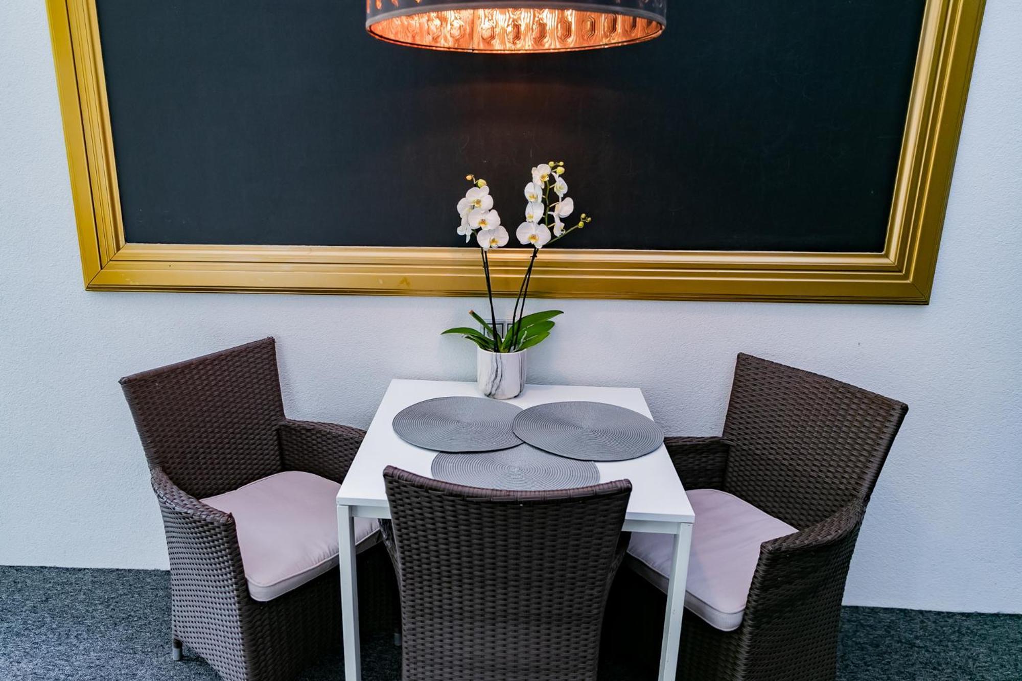 Motel1- A Megfizetheto Luxus! Dunaujvaros Bagian luar foto