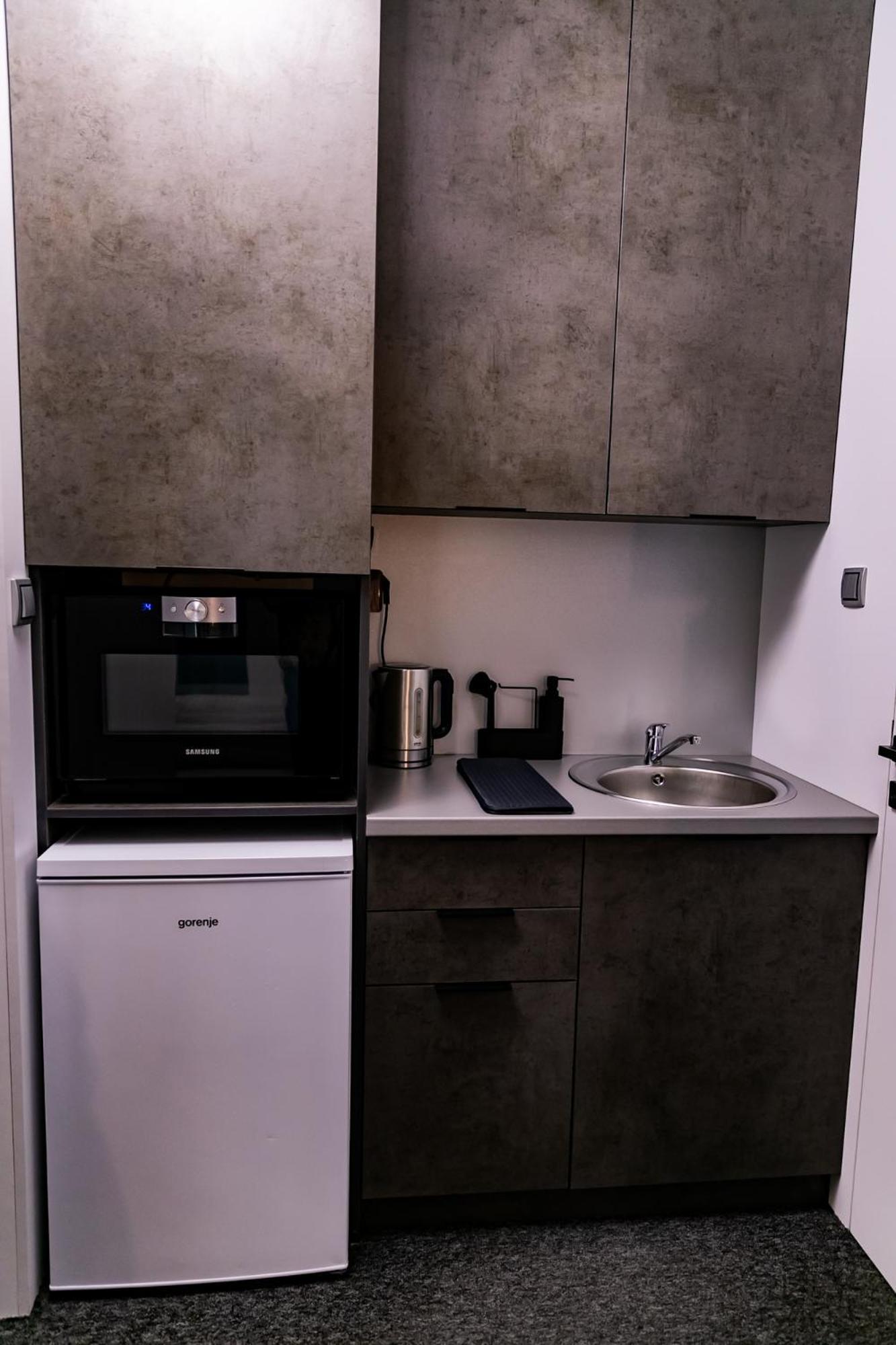 Motel1- A Megfizetheto Luxus! Dunaujvaros Bagian luar foto