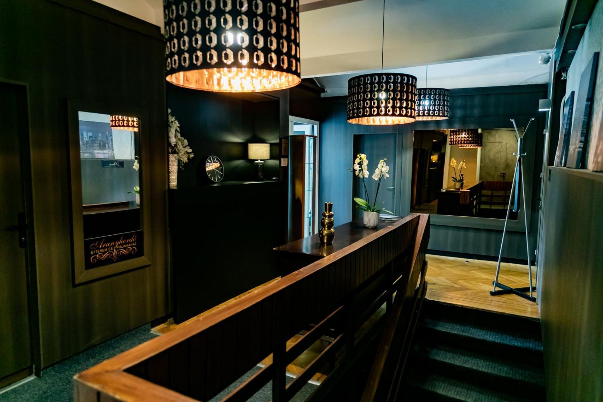 Motel1- A Megfizetheto Luxus! Dunaujvaros Bagian luar foto