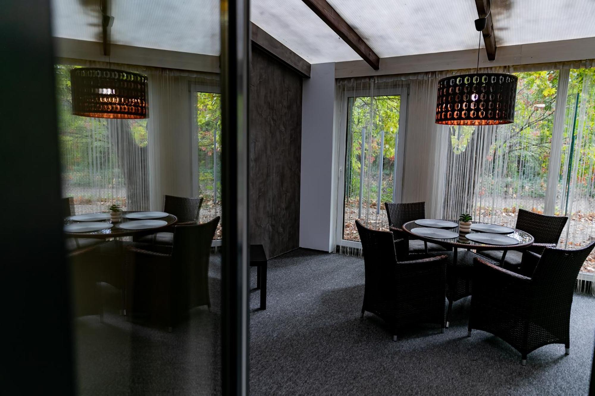 Motel1- A Megfizetheto Luxus! Dunaujvaros Bagian luar foto