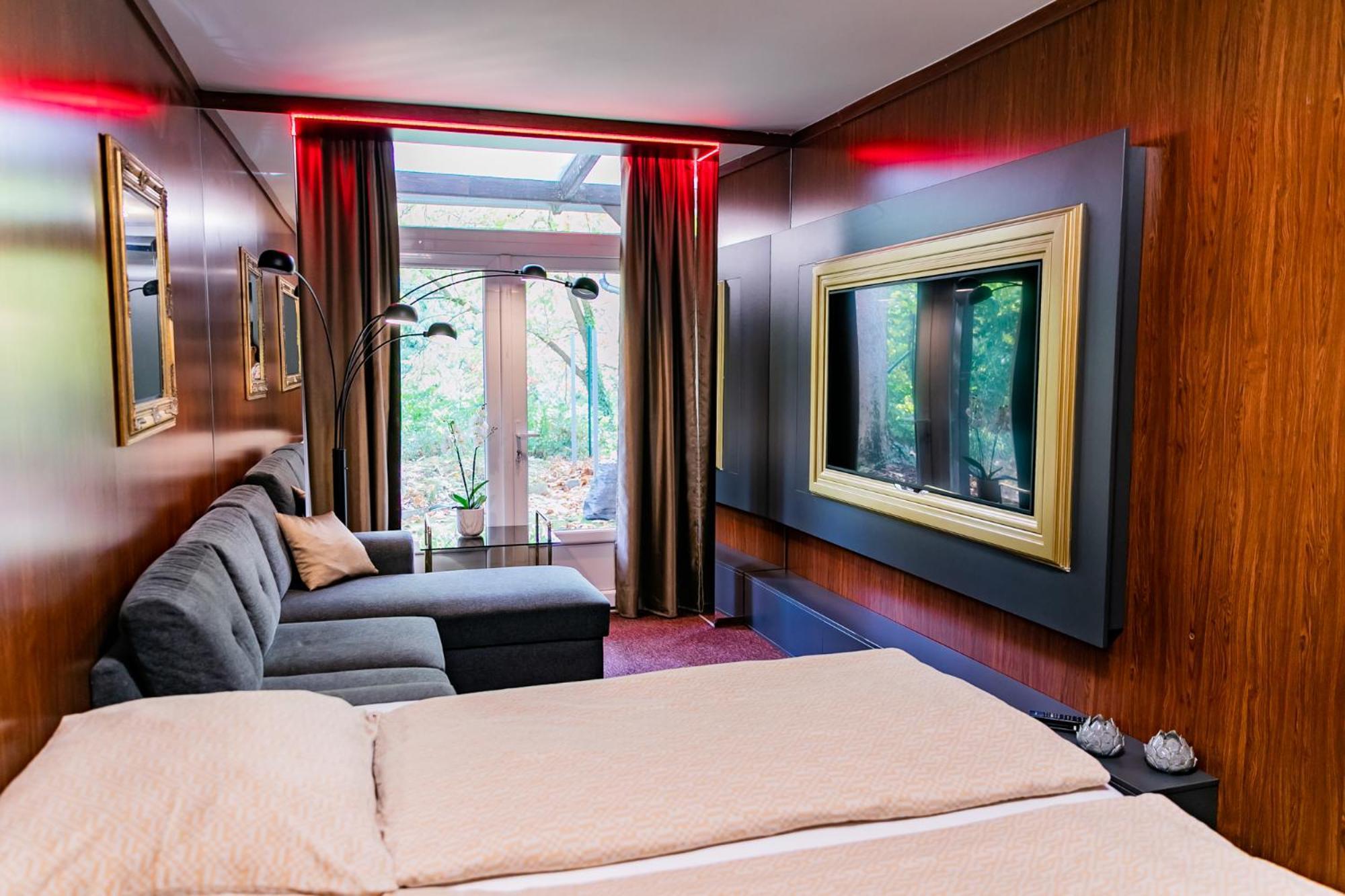 Motel1- A Megfizetheto Luxus! Dunaujvaros Bagian luar foto