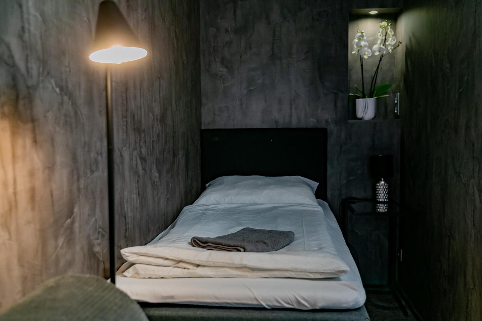 Motel1- A Megfizetheto Luxus! Dunaujvaros Bagian luar foto