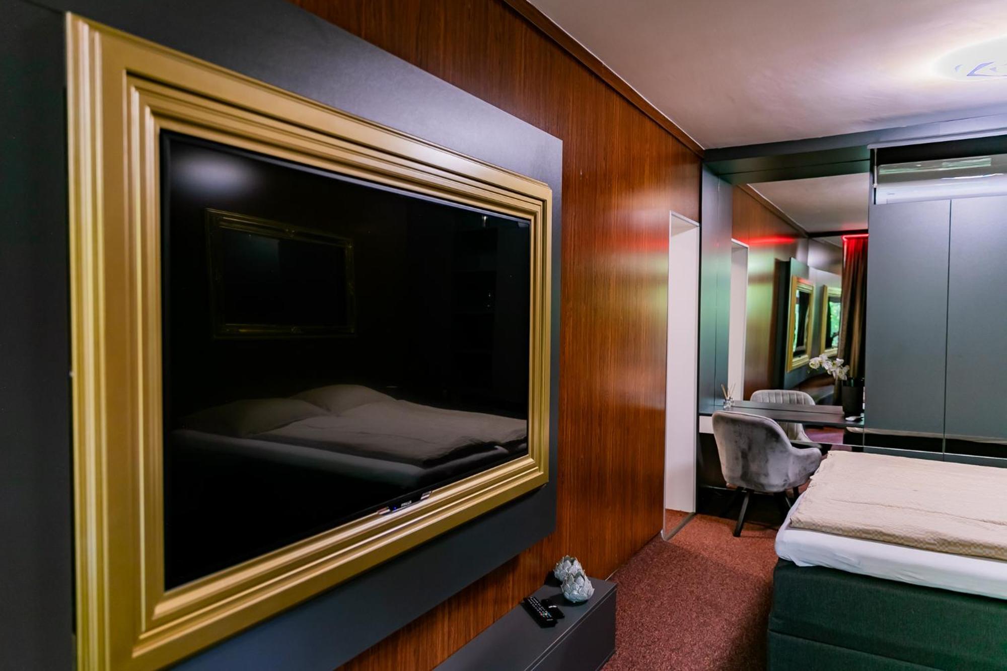 Motel1- A Megfizetheto Luxus! Dunaujvaros Bagian luar foto