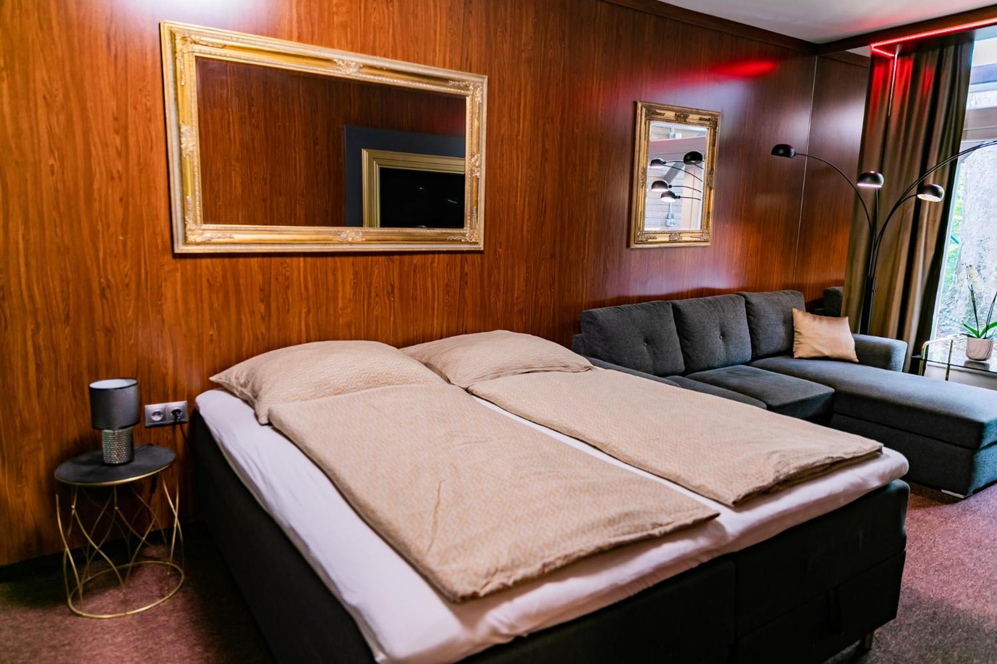 Motel1- A Megfizetheto Luxus! Dunaujvaros Bagian luar foto