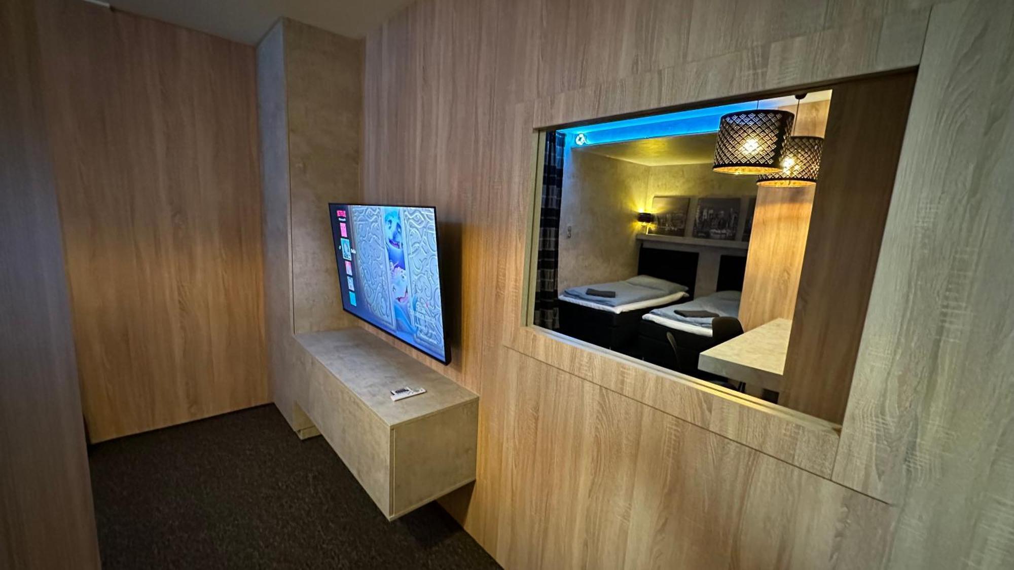 Motel1- A Megfizetheto Luxus! Dunaujvaros Bagian luar foto